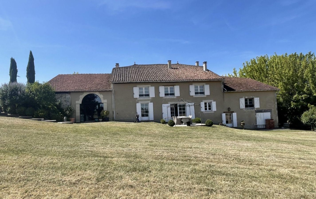 Agence Marboutin Immobilier : Domain / Estate | BORDEAUX (33000) | 500 m2 | 593 000 € 